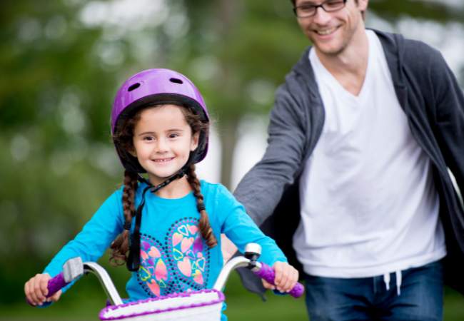 Incentive seu filho a andar de bicicleta