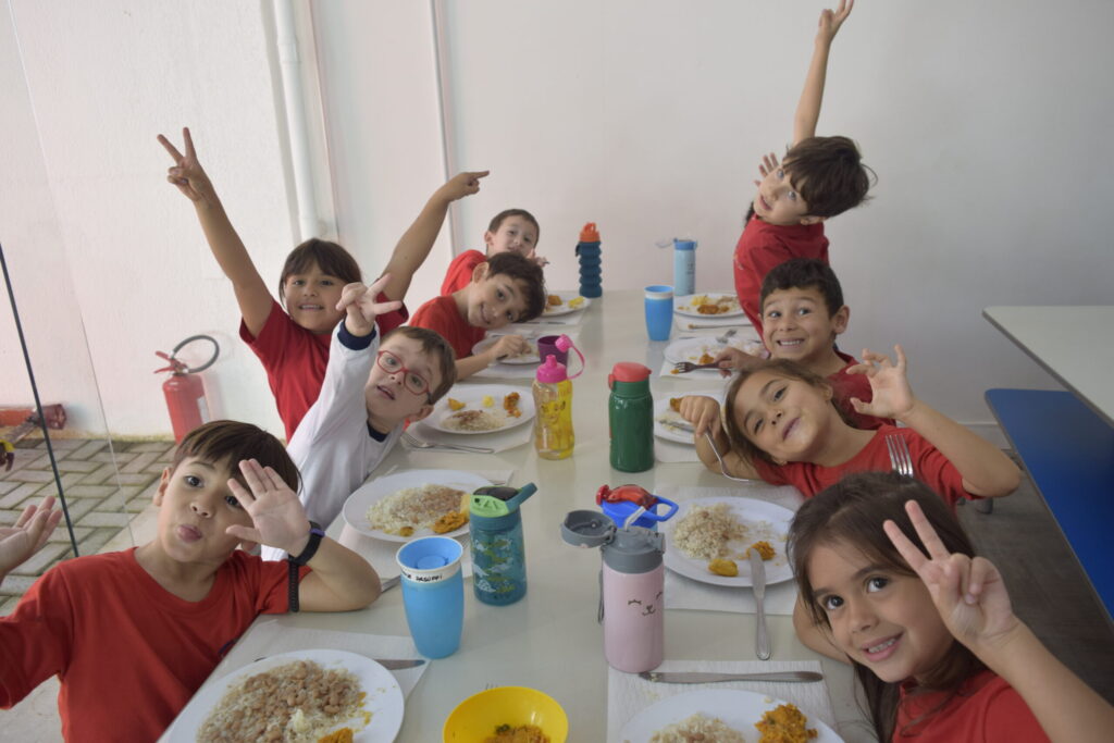 almoço em escola bilíngue no abc