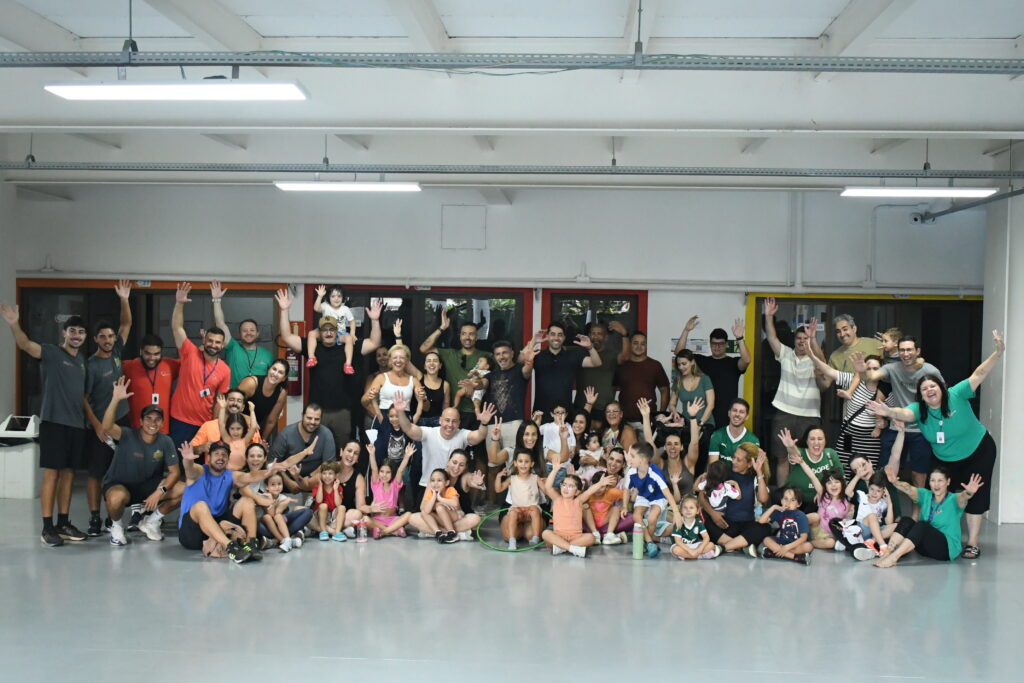 Famílias no Festival Corpo e Movimento da Educação Infantil